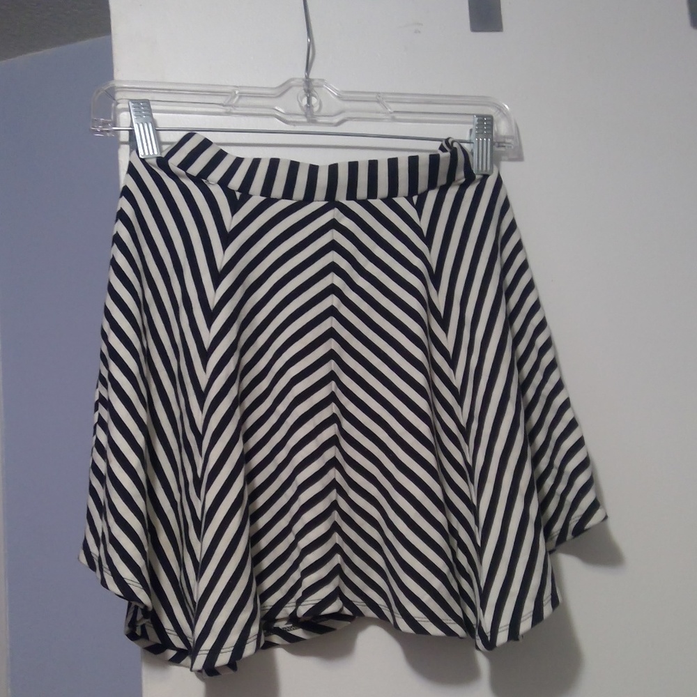 Monteau black and white stripped size small